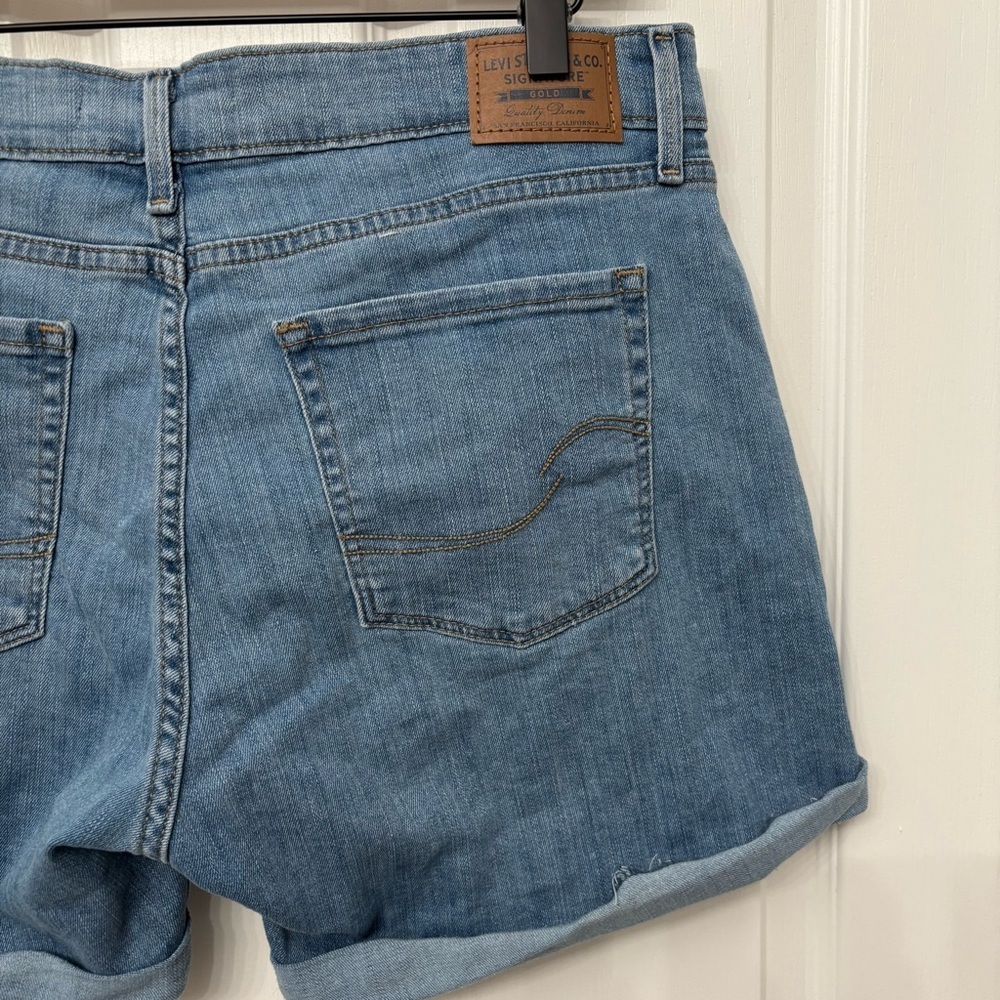 Light Wash Cuffed Denim Shorts | Levi’s 10 (W30) - Picture 10 of 12